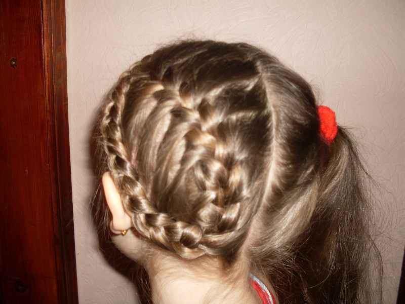 Детская парикмахерская Весёлая расчёска: французская коса 1