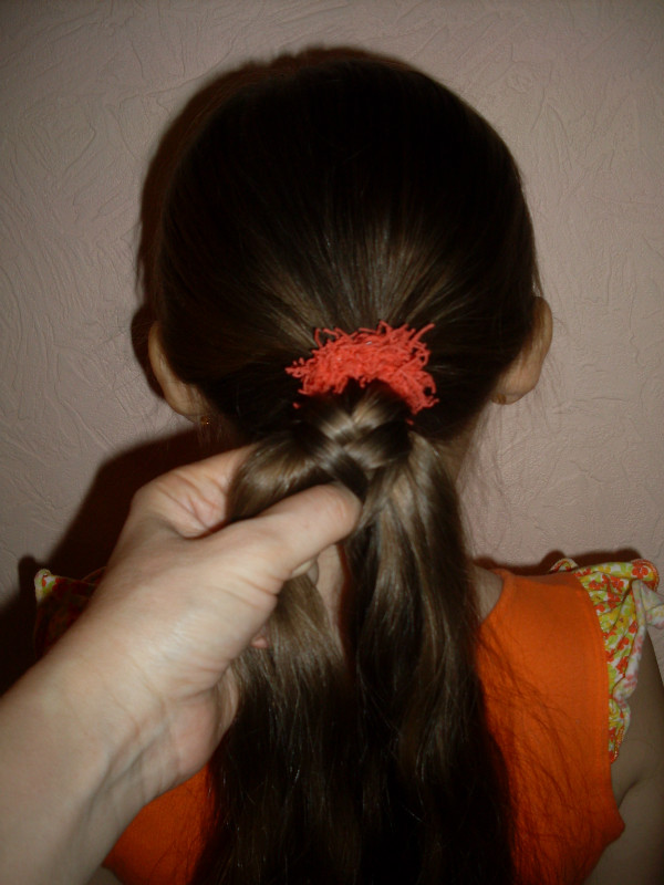 Детская парикмахерская Весёлая расчёска: заплетаем косу 5